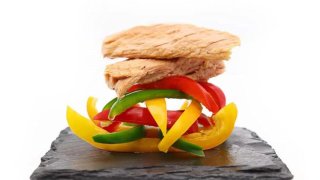 Filetes de Atum com Pimento Tricolor e Piri-Piri em Azeite