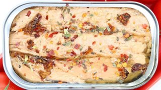 Filetes de Atum com Tomate Seco, Orégãos e Piri-Piri em Azeite